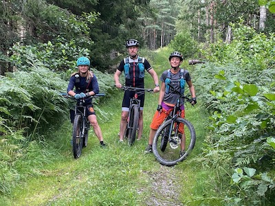 MOUNTAINBIKEPAKET MED BOENDE PÅ TRE SMÅ RUM I TROSA 