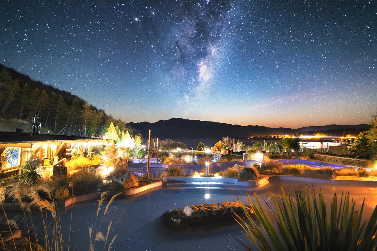 Tekapo Stargazing and Hot Pools