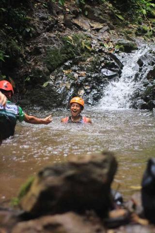 32Canyoning_Waterfall_Rappeling_CostaRica_rotated