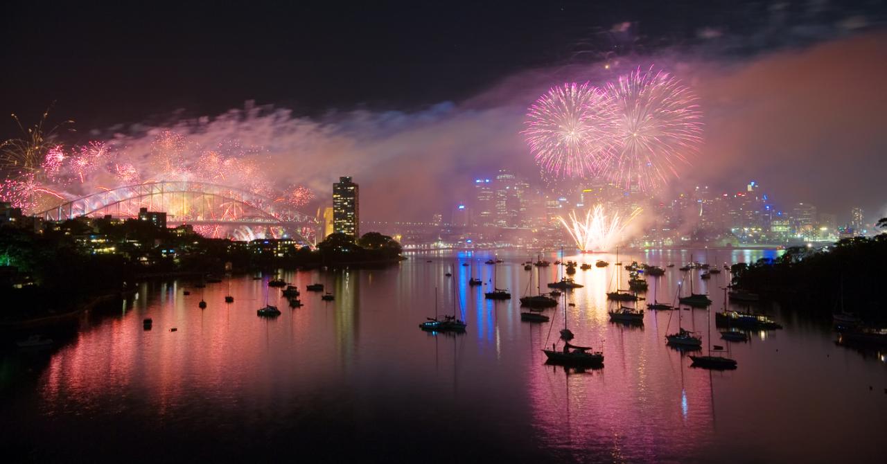 NEW YEARS EVE - MIDNIGHT FIREWORKS PRIVATE CRUISE