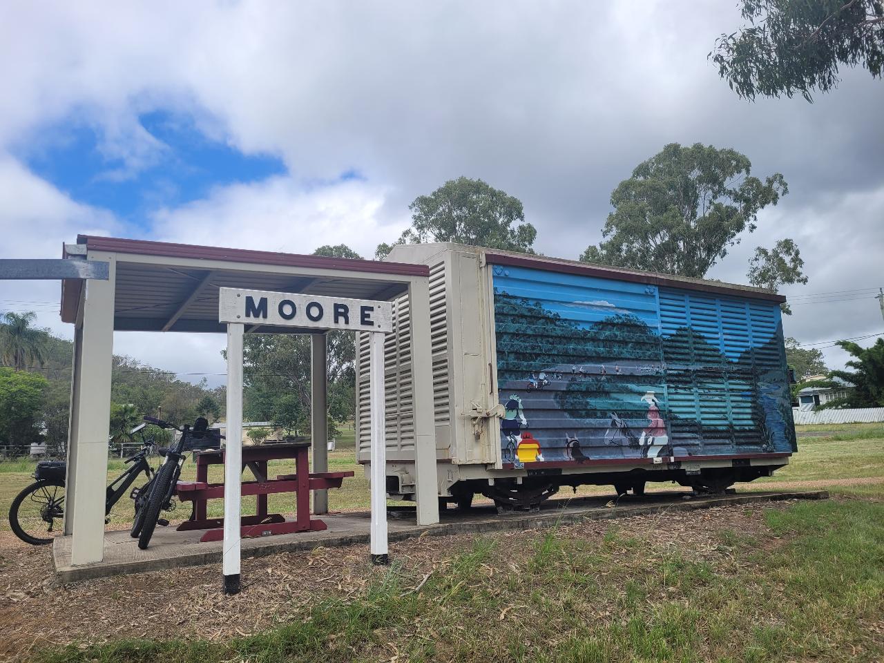 8.50am Moore to Blackbutt Shuttle