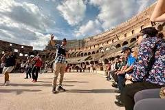 ITALIAN: Colosseum Special Access Arena Floor and Roman Forum Tour