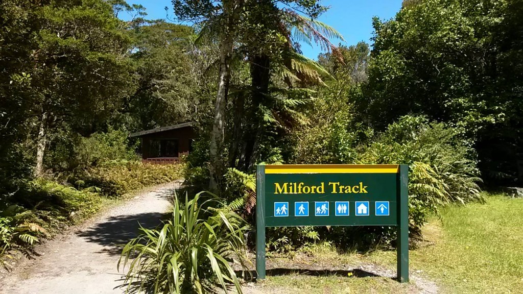 Milford Track Easyhike Package 