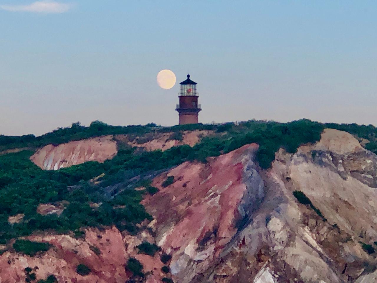 Menemsha & Gay Head Cliffs Sunset Cruise