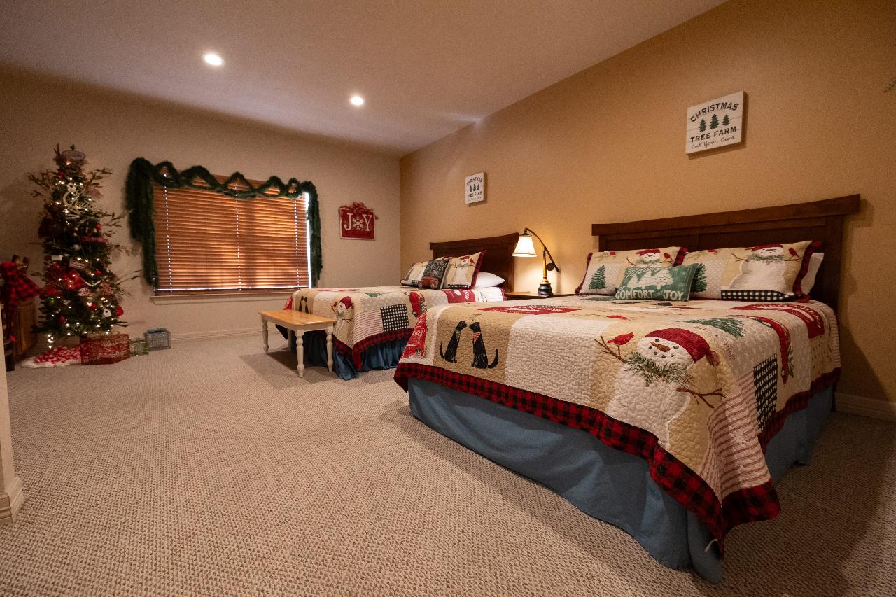 Farmhouse Christmas Lodge Room