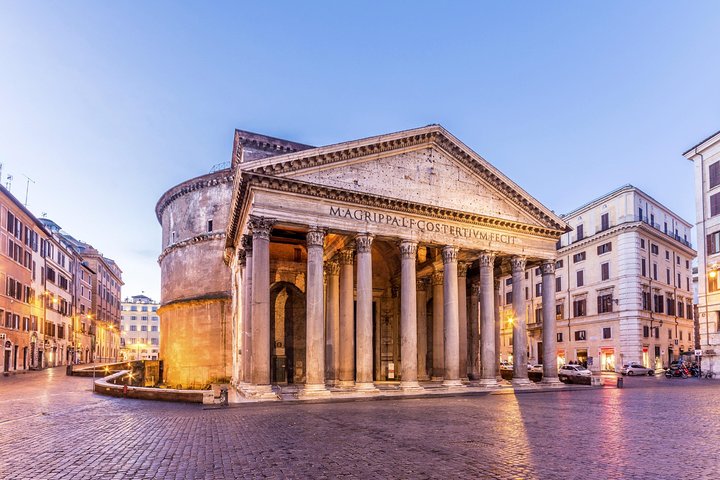 Rome by night semi-private: Spanish step,Trevi fountain, Pantheon, Navona square