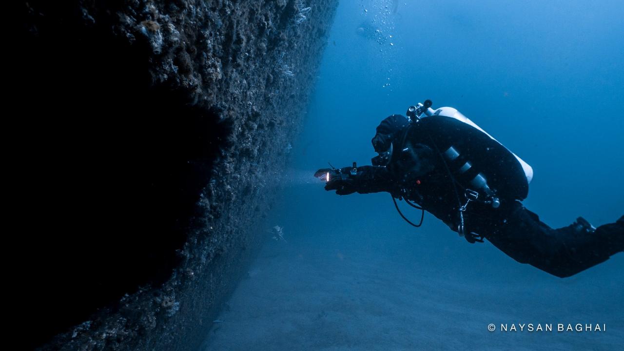 Double Dive - Ex-HMAS Adelaide (38m) 