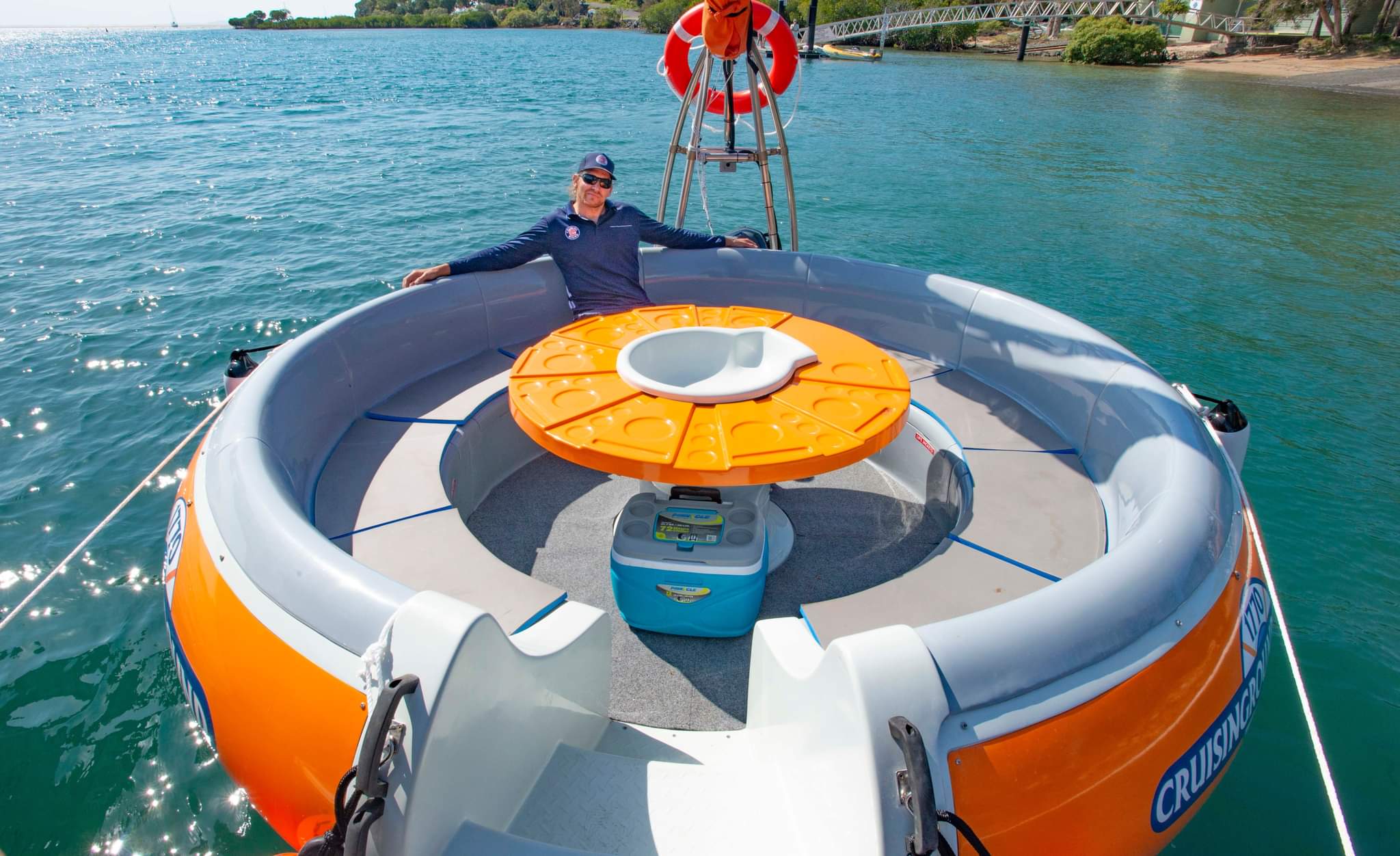 Round Boat (6-10 People)