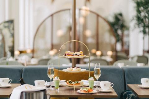 Private Kensington Walk Royal High Tea with Entry to the Palace