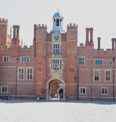Hampton Court Full day  Bridgerton Sights with Cream Tea