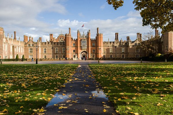 Private Hampton Court Palace tour and Afternoon Tea