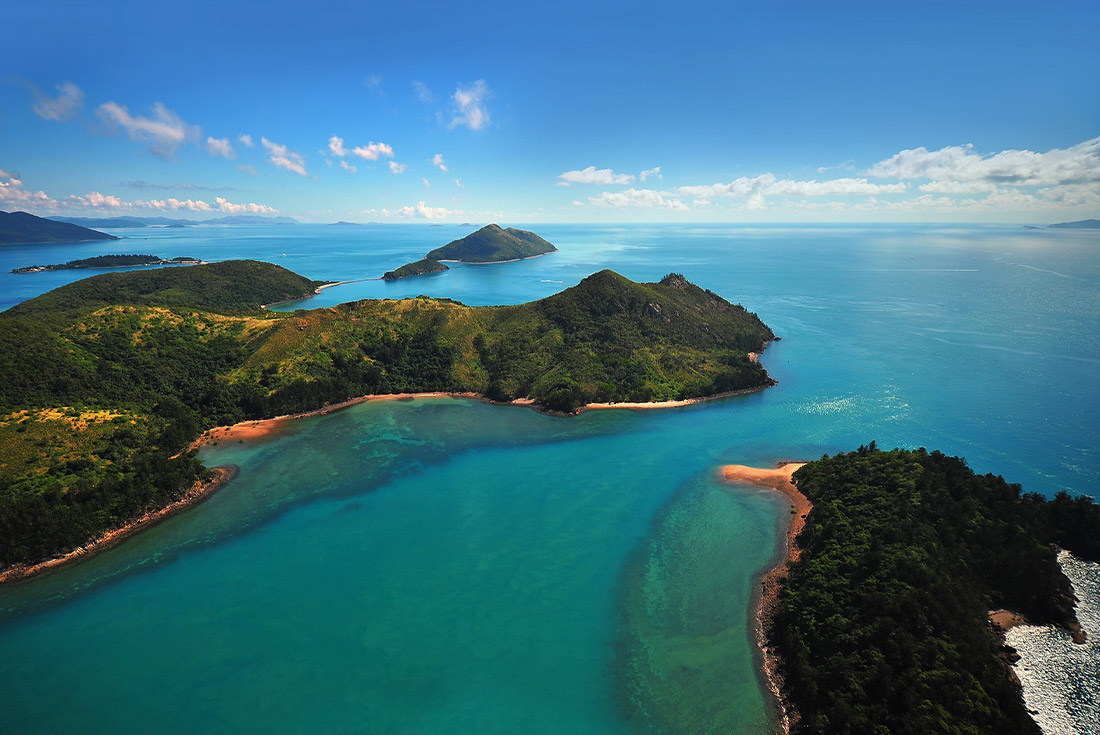 5-Day Whitsunday Islands Camping Adventure Tour from Airlie Beach: Whitehaven Beach | Small Group Tour