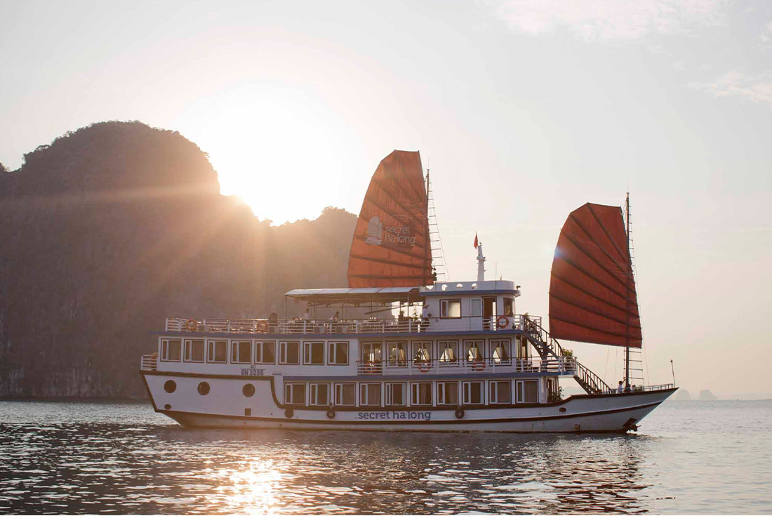 8-Day Premium Vietnam Tour from Hanoi: Halong Bay, Hoi An and Ho Chi Minh City | 7 Breakfasts, 2 Lunches and 2 Dinners