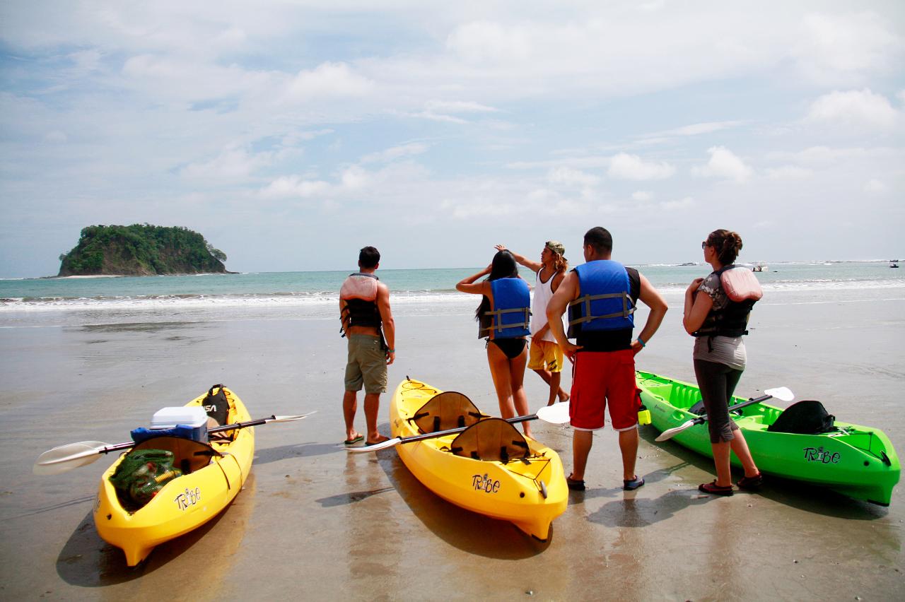 Isla Chora Kayak and Snorkel Tour