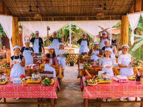 Siem Reap: Authentic Eco Village Walk and Cooking Class Tour