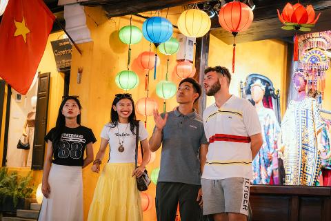 Hoi An: Local Life and Street Food Evening Tour