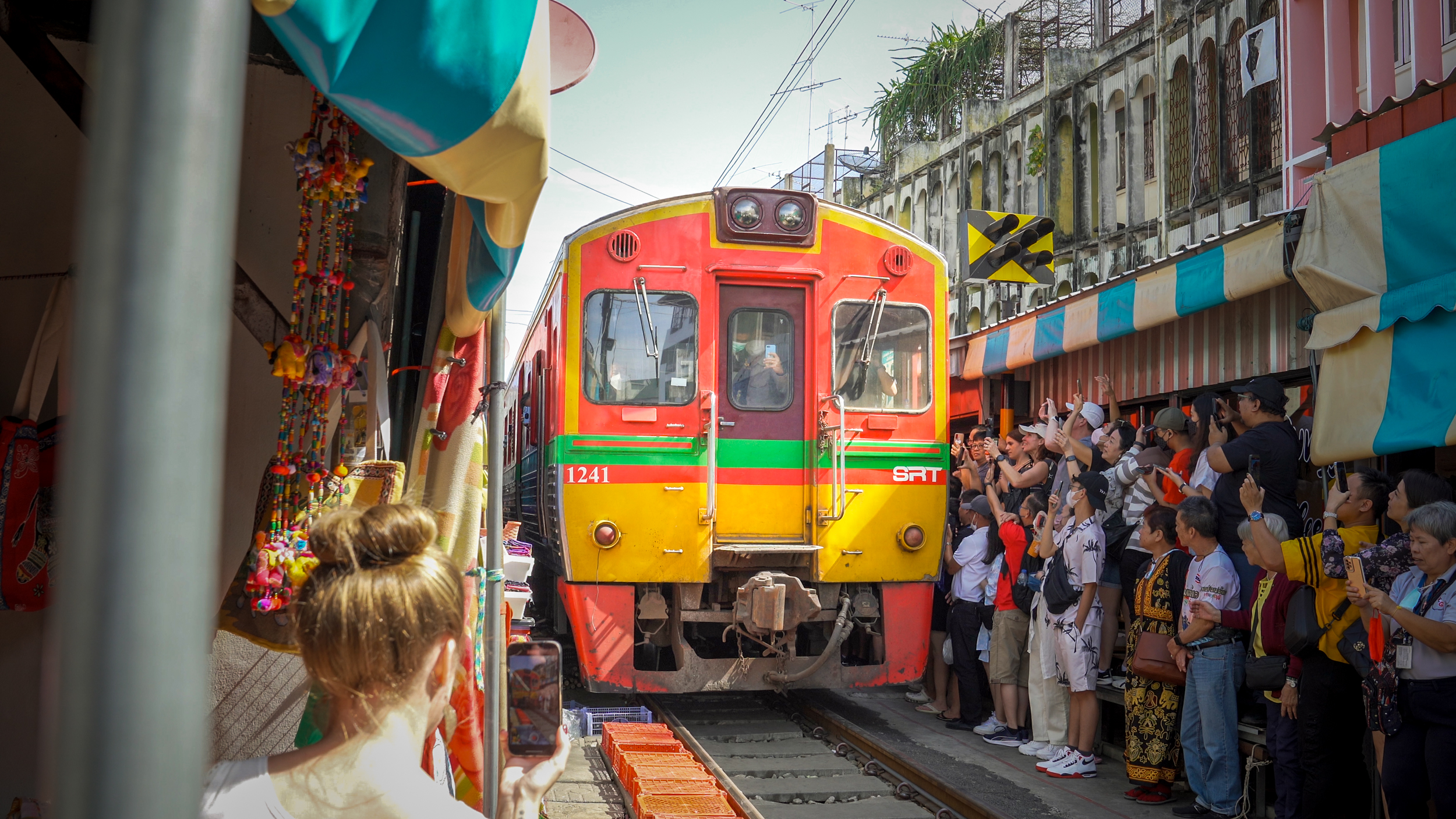 Mae Klong Railway Market and Damnoen Saduak Floating Market Tour from Bangkok