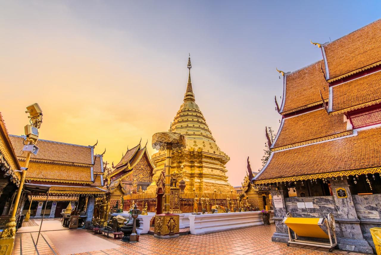 Chiang Mai: Doi Suthep & Wat Pha Lat by Local Red Truck 3:30 pm