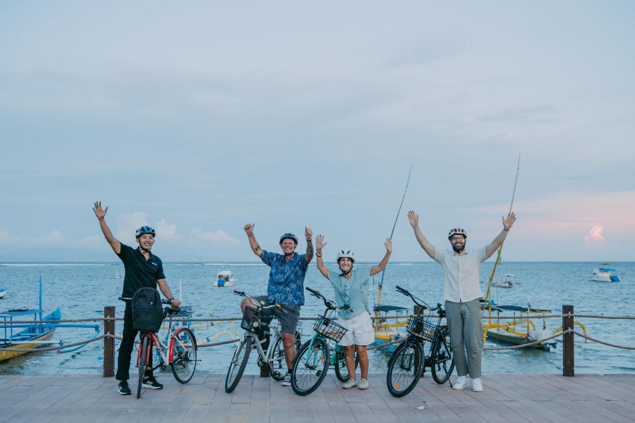 Bali: Sanur Cycling Tour with Market, Ritual & Rice Fields