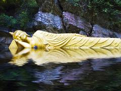 Luang Prabang: Alm Giving offering, Buddish Temples and Phu Si Hill Private Tour