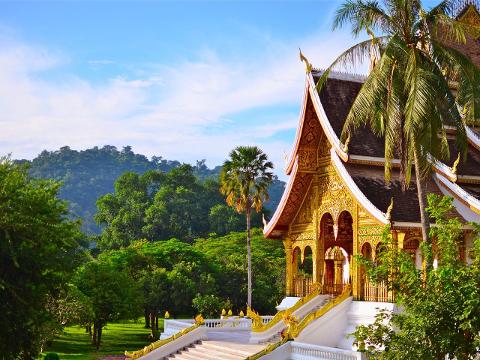 Luang Prabang: Alm Giving, Cultural Tour and Cruise to Pak Ou Caves Private Tour