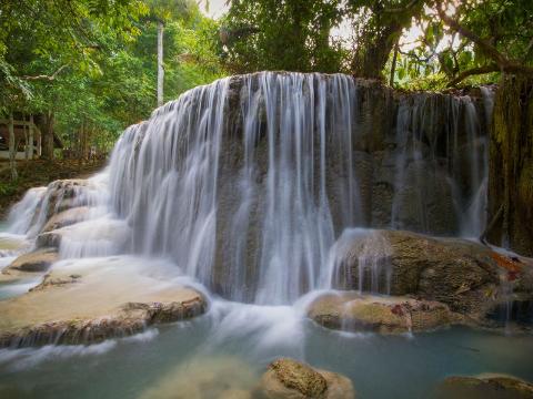 Luang Prabang: Kuangsy waterfall and Sunbear Refuge with Local Craft Private Tour