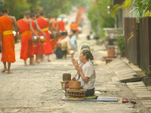 Lao Tours