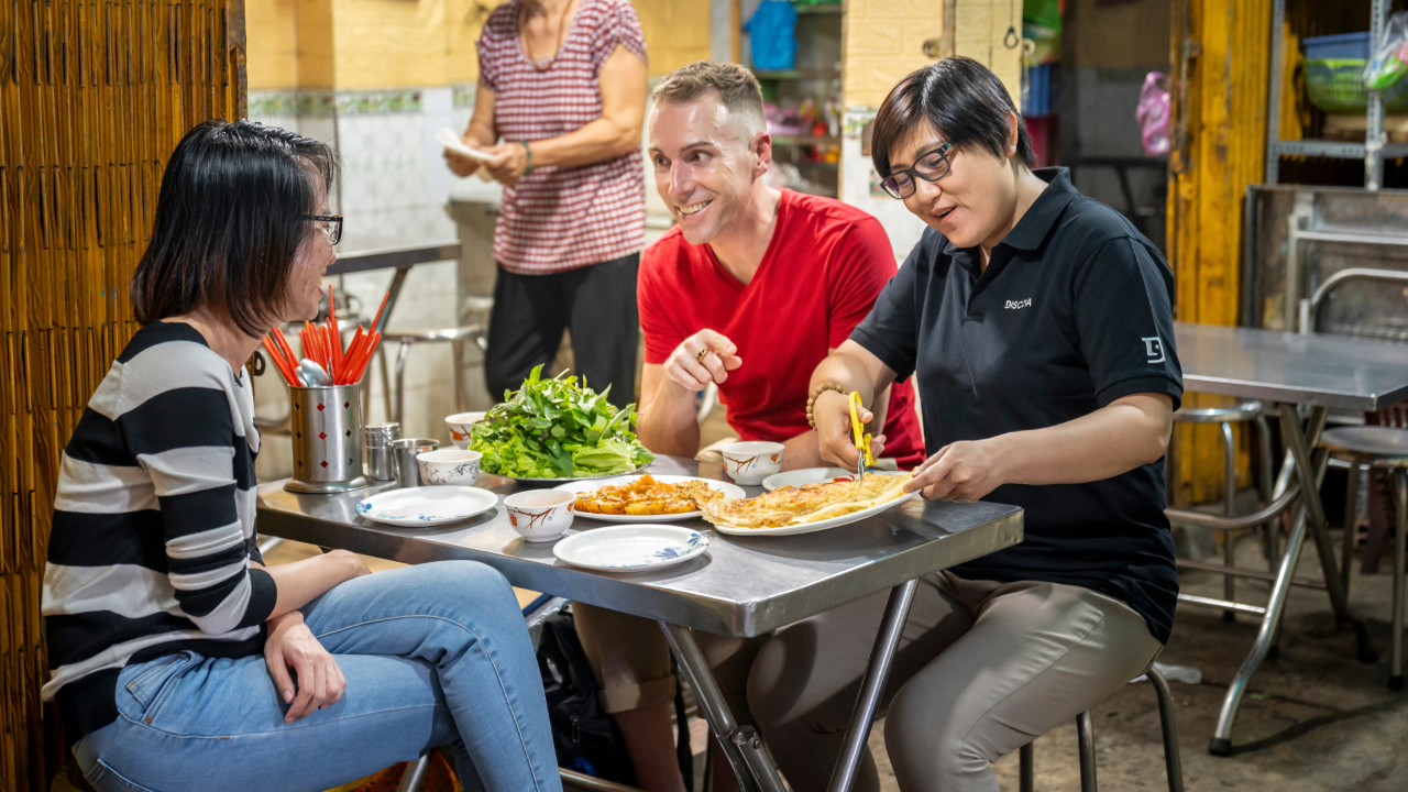 Hoi An: Local Life and Street Food Evening Tour