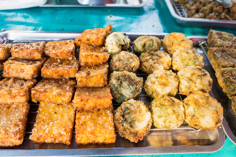 Siem Reap Evening Street Food Guided Tour with Real Food Testing