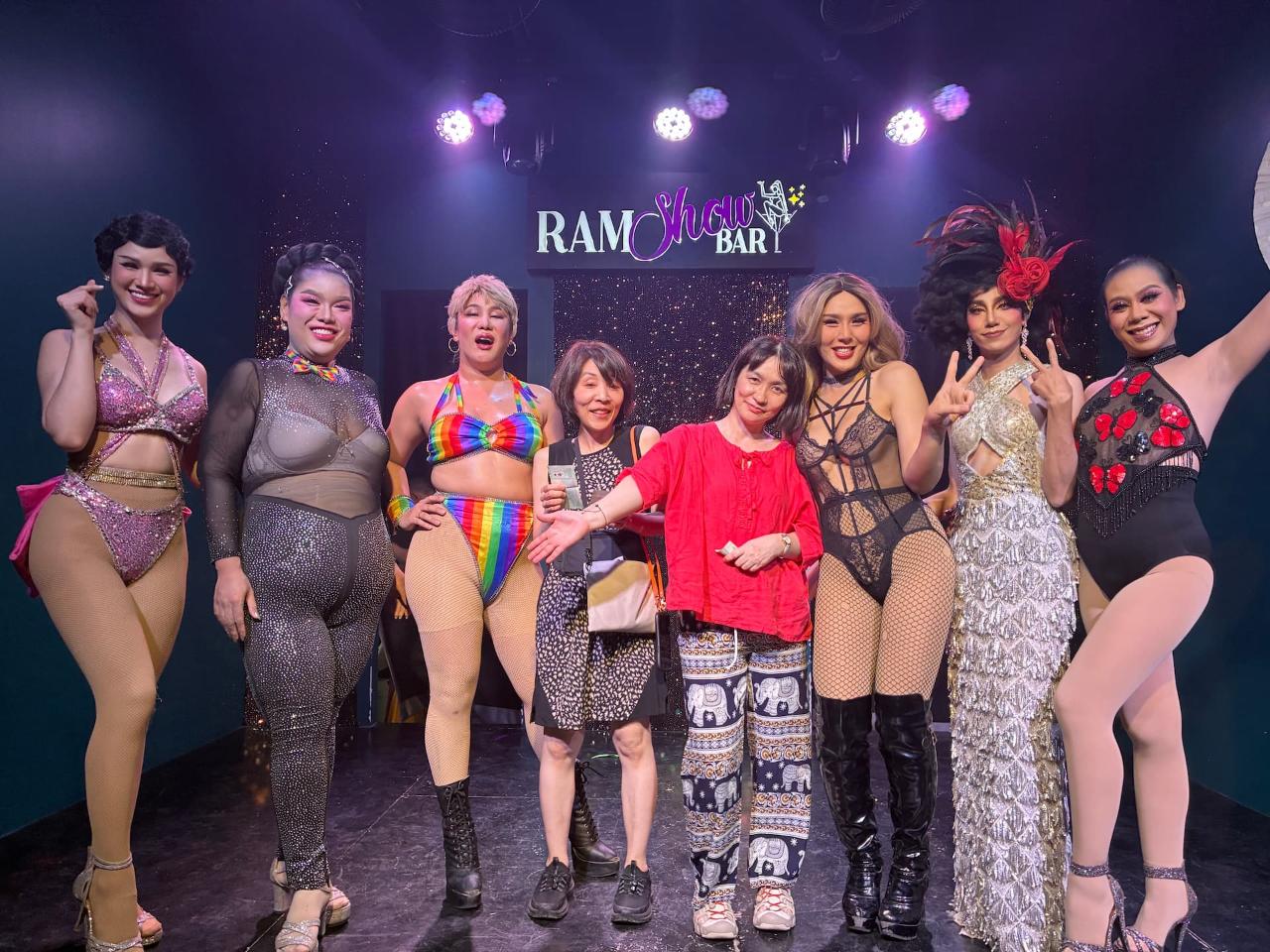 Chiang Mai: Ladyboy Cabaret – Stories, Dinner and Sparkle