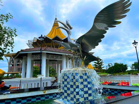 Hornbill_Statue_in_front_of_Paliament_house