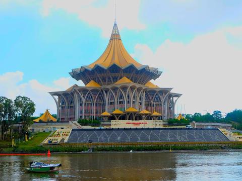 Kuching: City Heritage Walking Tour with Boat Ride and Lunch