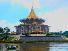 Kuching: City Heritage Walking Tour with Boat Ride and Lunch