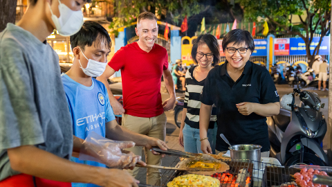 Saigon Street Eats Evening Food Guided Tour