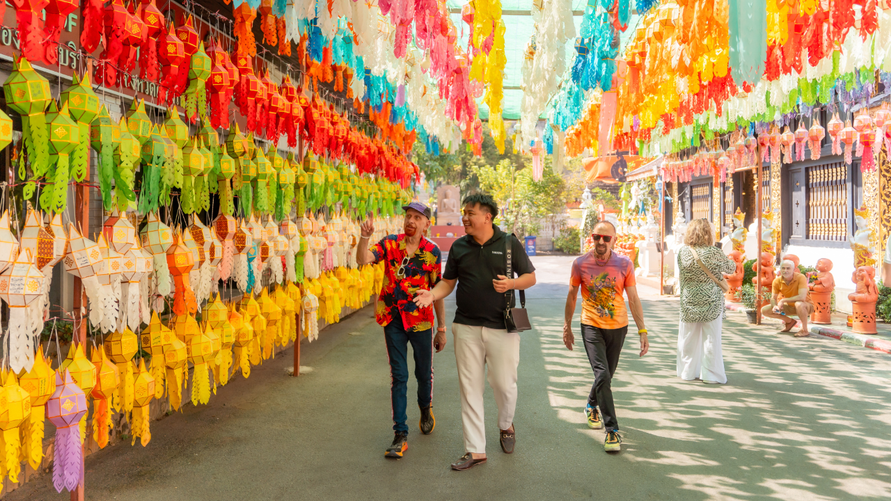 Chiang Mai City Walking Guided Tour: Morning Tour 8:30 am