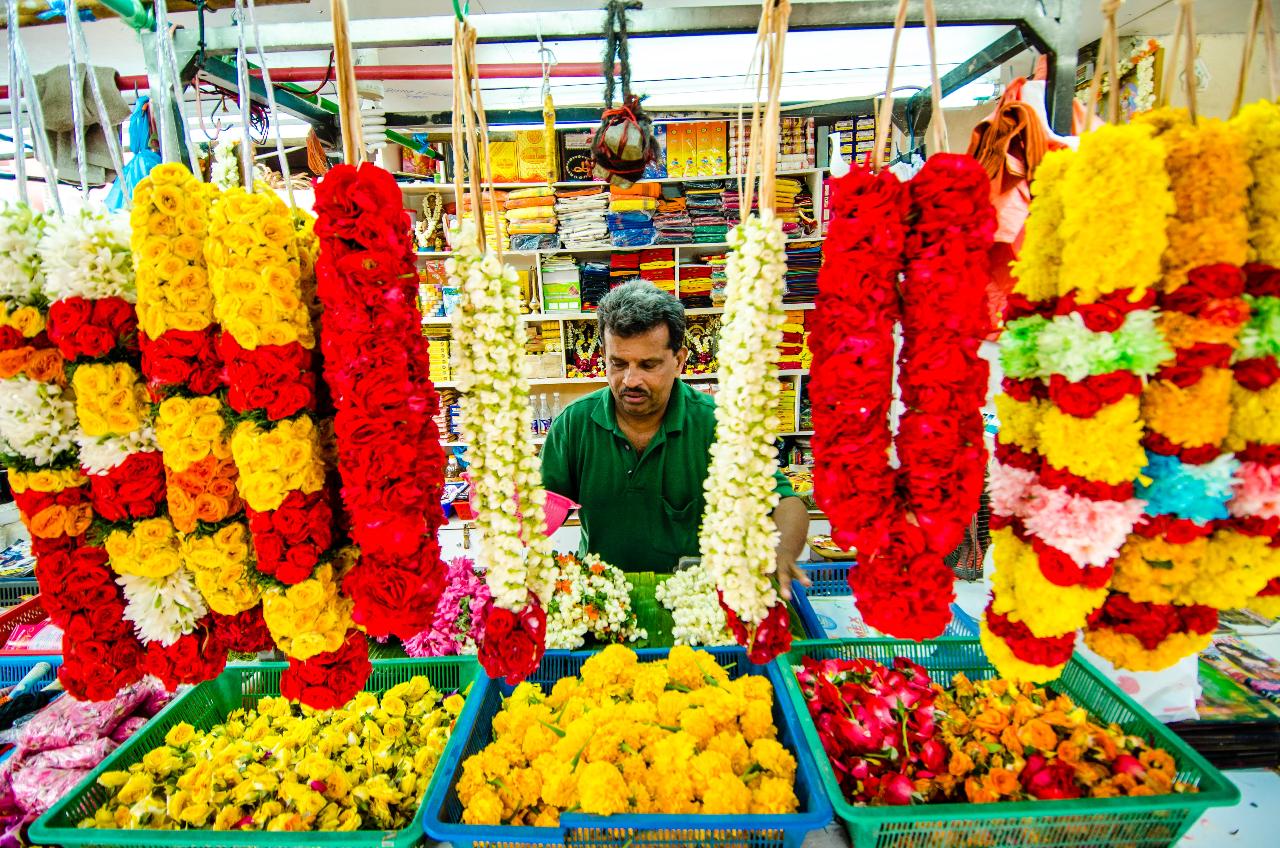 Singapore: Little India, Tekka Centre & Temple Walking Guided Tour