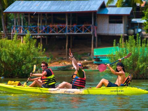 Luang Prabang: Kayaking the Mighty Mekong Full-Day Private Tour