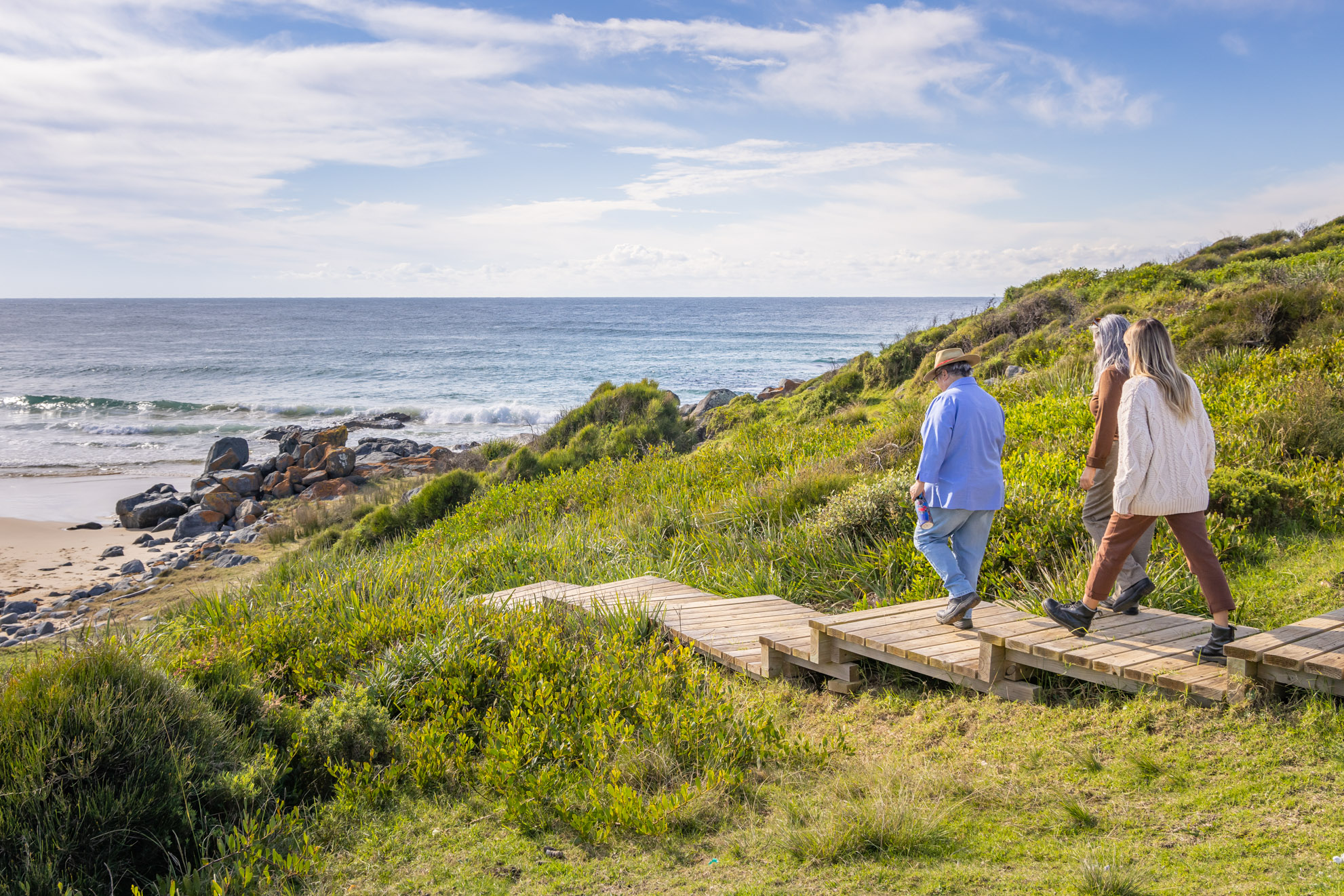 CONNECT TO COUNTRY (Dec 30) - BUSH FOOD AND BUSH MEDICINE WALK ON THE BINGI DREAMING TRACK WITH ELDER PATRICIA ELLIS OF MINGA ABORIGINAL CULTURAL SERVICES