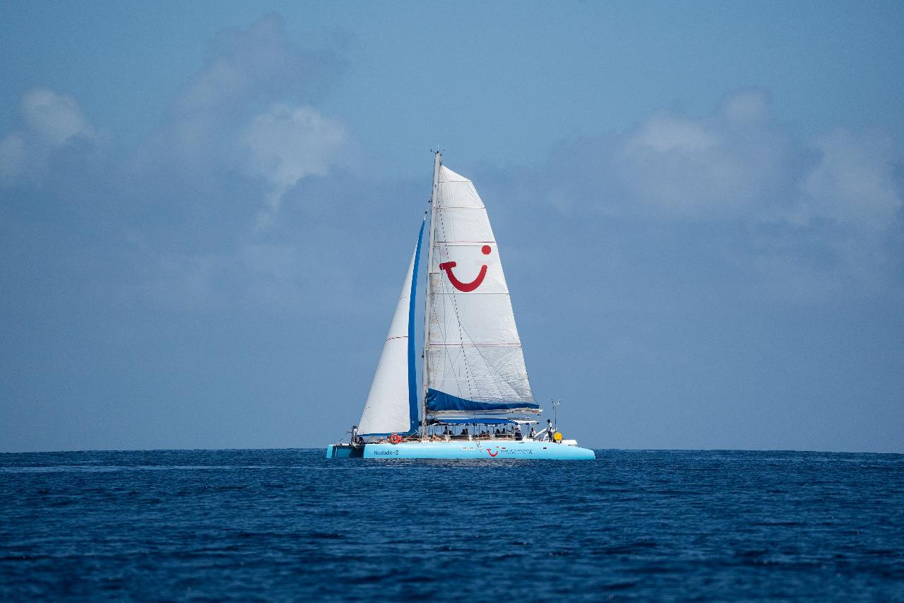 Lounge Catamaran SODADE Half-Day - Boa Vista