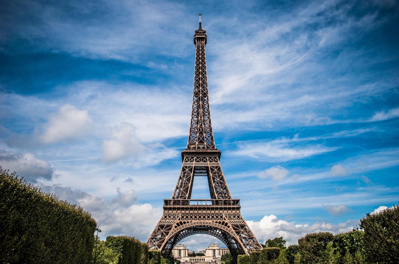 The "Gustave Eiffel" City-tour - 1 Hour