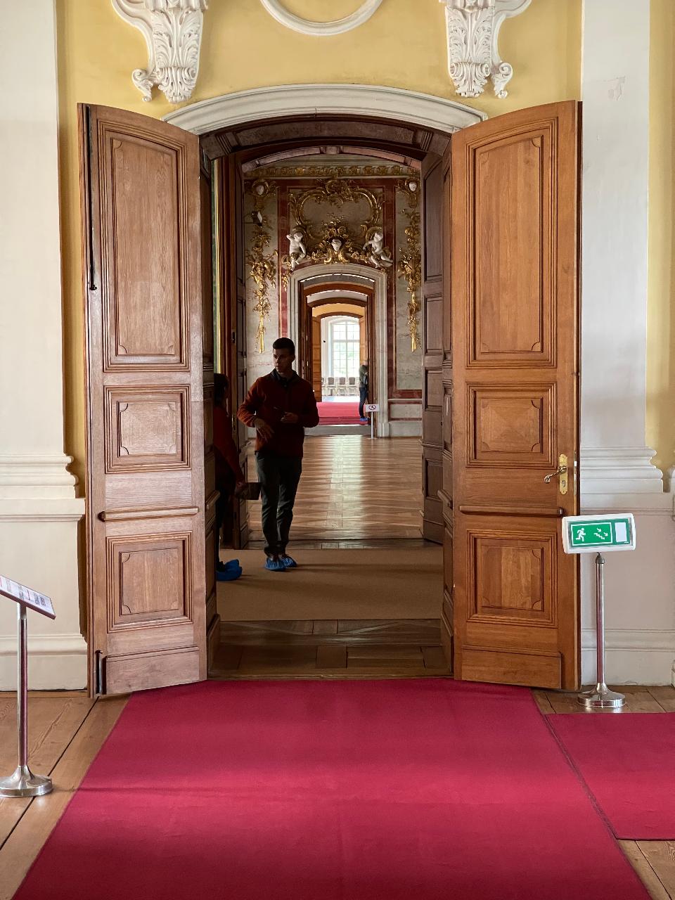 From Riga: Public Day Trip to Hill of Crosses , Rundale Palace and Bauska Castle