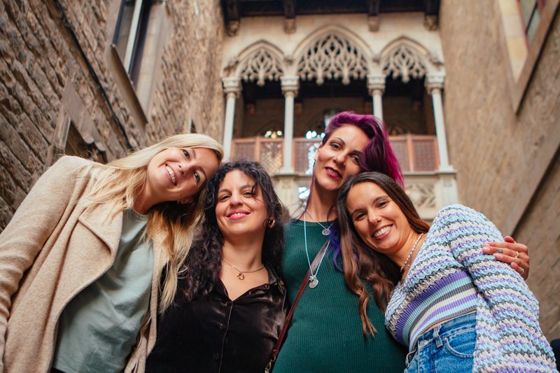 Barcelona: Professional photoshoot at Gothic Quarter(VIP)