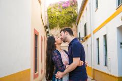 Seville: Professional photoshoot at Santa Cruz Quarter (Premium)