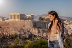 Athens: Professional photoshoot at Philopappos Hill (Premium)