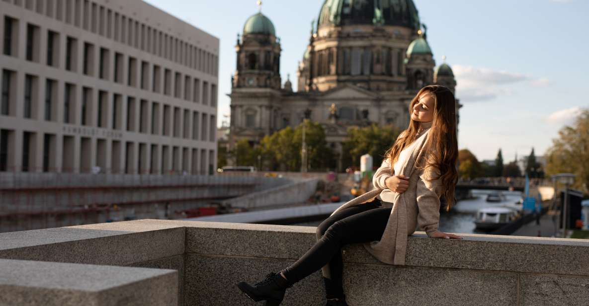 Berlin: Professional Photoshoot at the Berlin Cathedral (Premium)