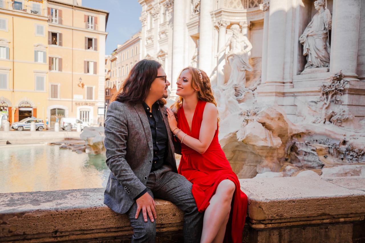 Rome: Professional photoshoot at the Trevi Fountain (Premium)