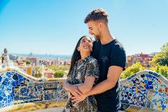 Barcelona: Professional photoshoot at Park Güell (VIP)