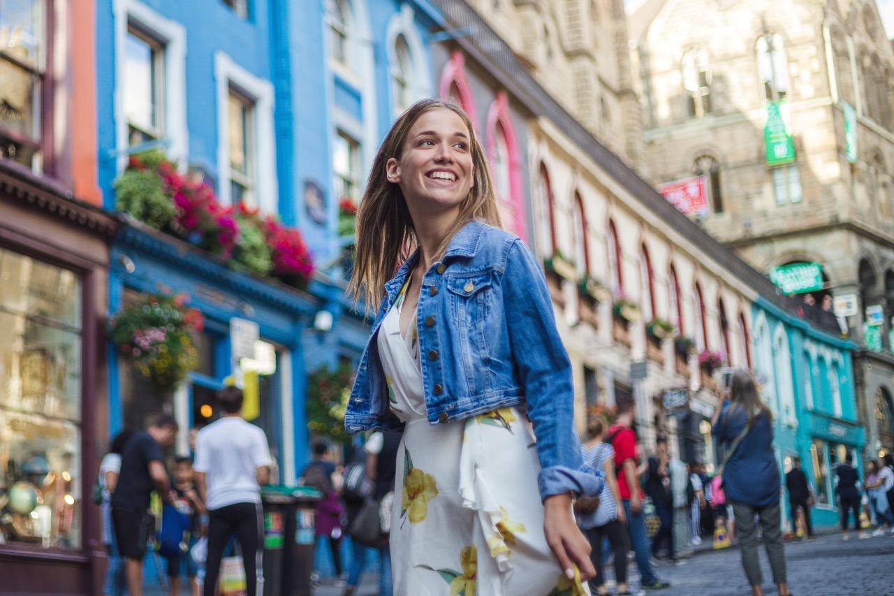 Edinburgh Old Town: Professional Photoshoot & Edited Photos (Standard)