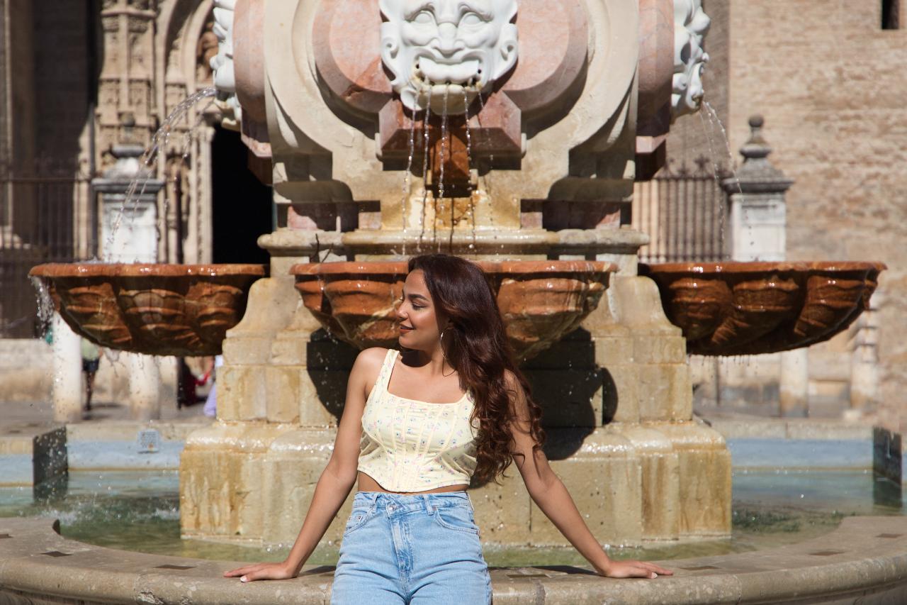 Seville: Professional photoshoot at Giralda & Cathedral (VIP)