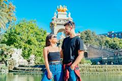 Barcelona: Professional photoshoot at Arc de Triomf (Standard)